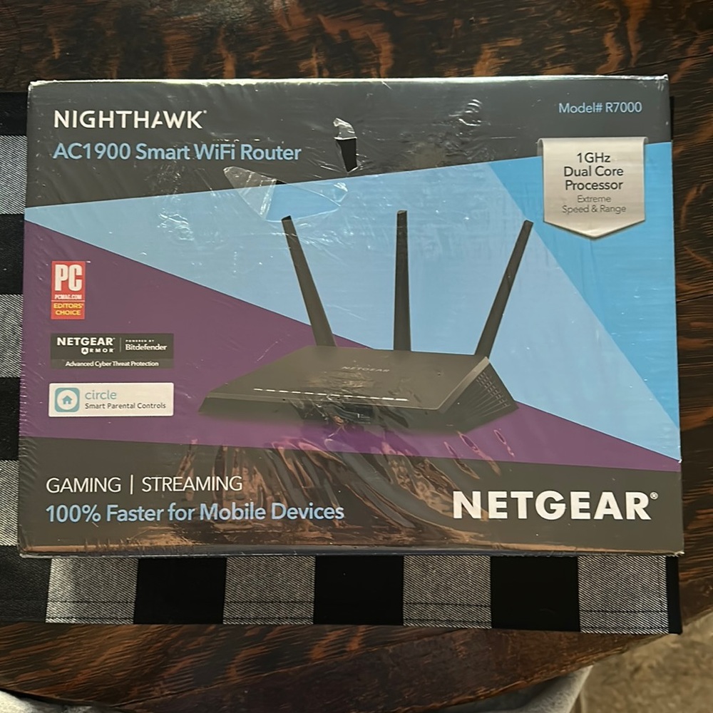 Nighthawk AC1900 Smart Wi-Fi Router model R7000
